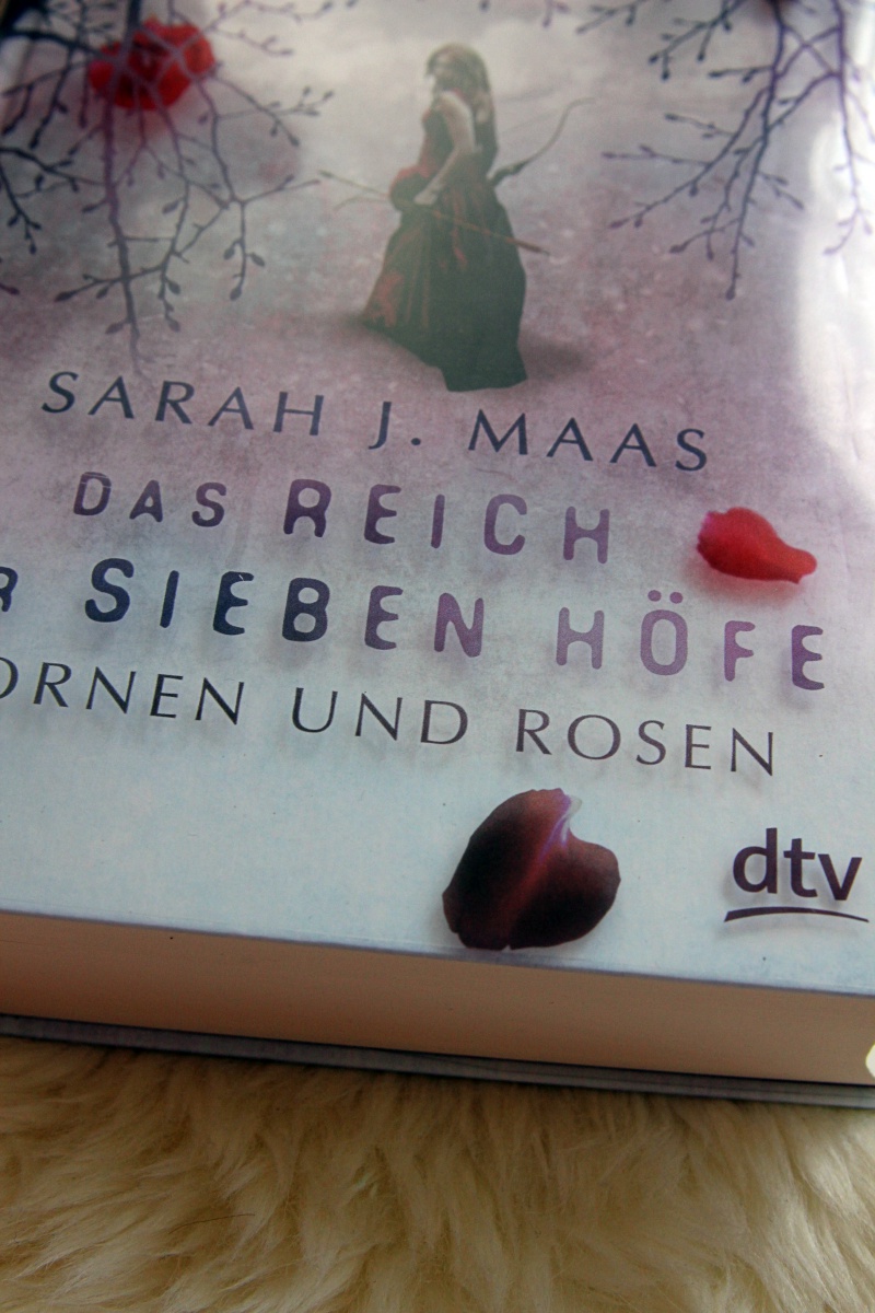 "Das Reich der sieben Höfe - Dornen und Rosen" von Sarah J. Maas