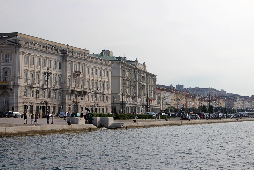Wunderschöne Häuserzeile in Trieste.