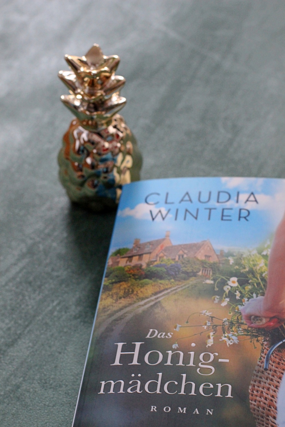 Rezension zu Das Honigmädchen von Claudia Winter