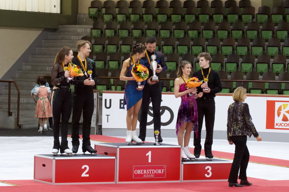 2022 Nebelhorn Trophy - medal ceremonies_ice dance
