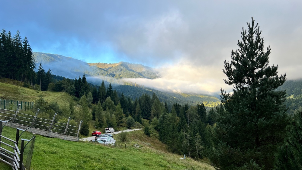 01_Holzhotel Forsthofalm_Blick aus dem Hotelzimmer