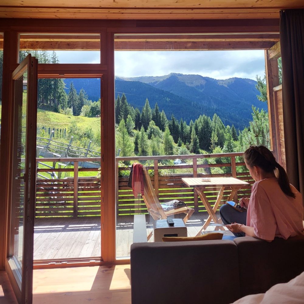 01_Leogang_Holzhotel Forsthofalm_unser Zimmer