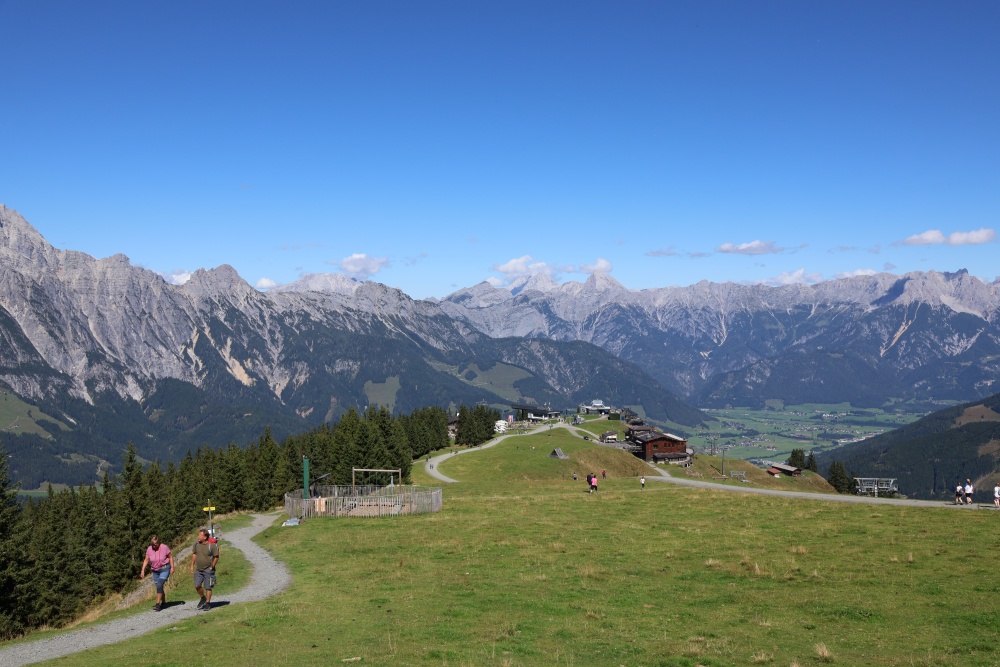 03_Leogang_Asitz_Blick auf die Bergstation